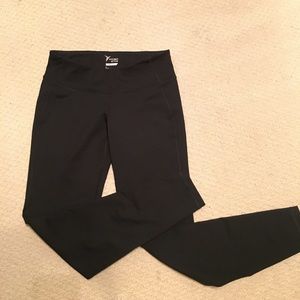 NWOT Old Navy Go-Dry black leggings Petite Med